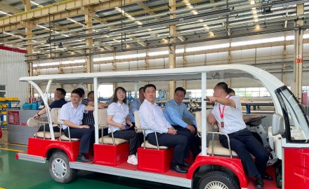 青岛市委常委、副市长王波一行到dcbox小金库考察调研