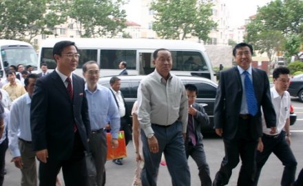 缅甸国家和平与发展委员会第一秘书长丁昂敏乌一行到dcbox小金库考察