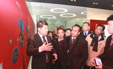 泰国农业部副部长Supachai Phosu一行到dcbox小金库参观交流